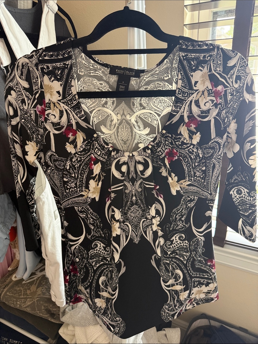 White House Black Market Black Paisley Floral Scoop Neck Blouse